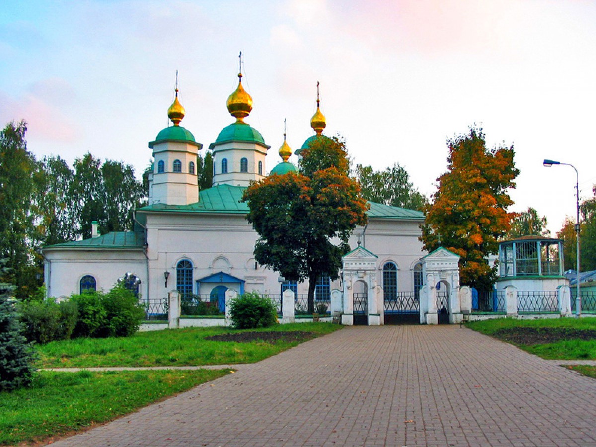 Череповец достопримечательности. Воскресенский собор Череповец. Собор Воскресения Христова Череповец. Достопримечательности Череповца Воскресенский собор. Воскресенский монастырь Череповец.